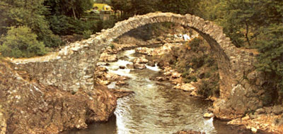 natuurstenen-boogbrug